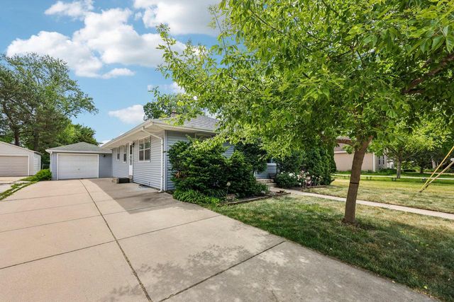 1021 Westowne AVENUE, Waukesha, WI 53188