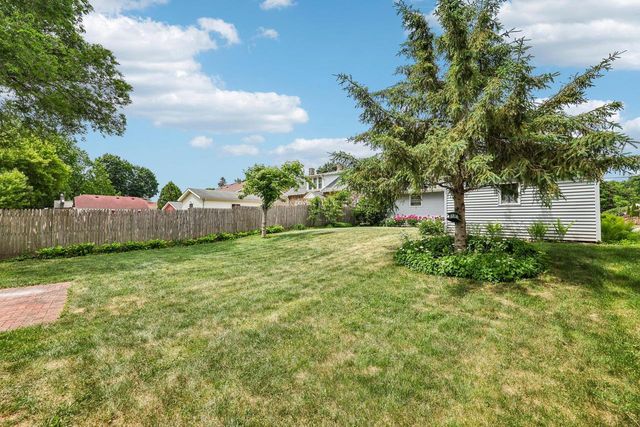 1021 Westowne AVENUE, Waukesha, WI 53188
