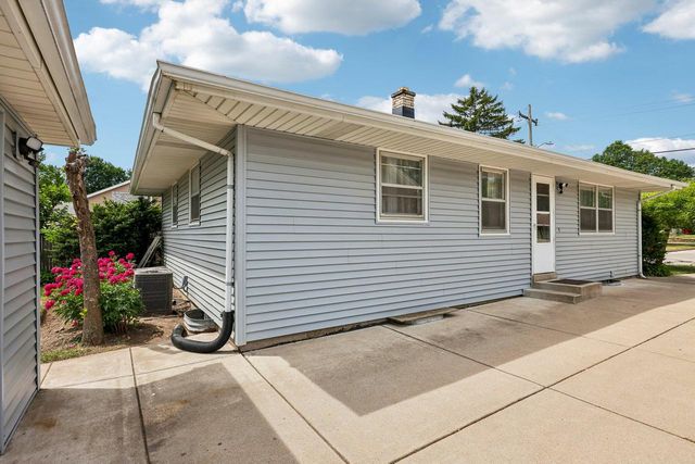 1021 Westowne AVENUE, Waukesha, WI 53188