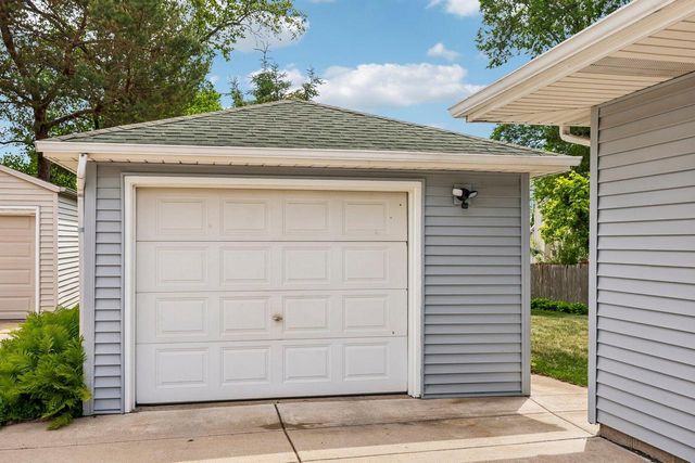 1021 Westowne AVENUE, Waukesha, WI 53188