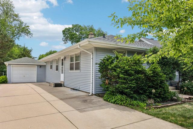 1021 Westowne AVENUE, Waukesha, WI 53188