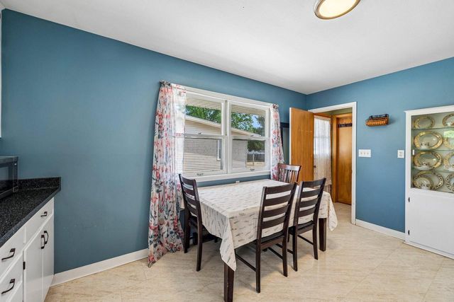 1021 Westowne AVENUE, Waukesha, WI 53188
