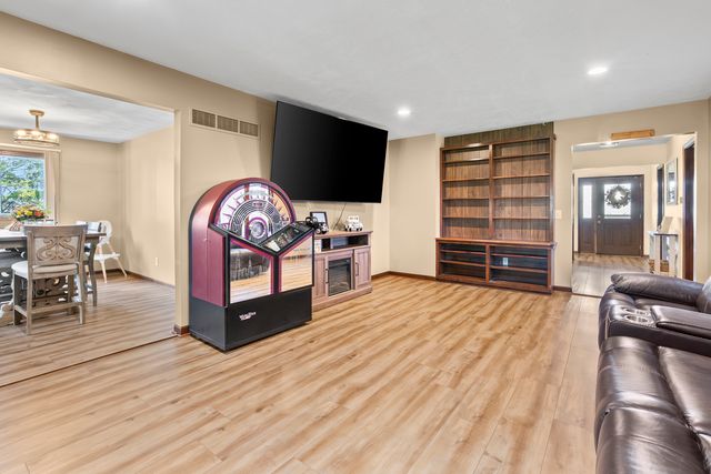 5180 E Mcardle Road, Coal City, IL 60416