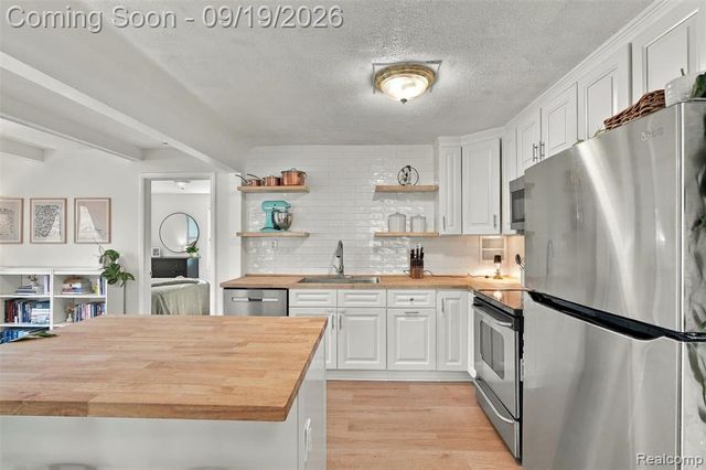 5250 Van Winkle Street, Brighton, MI 48116