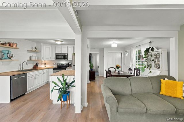 5250 Van Winkle Street, Brighton, MI 48116
