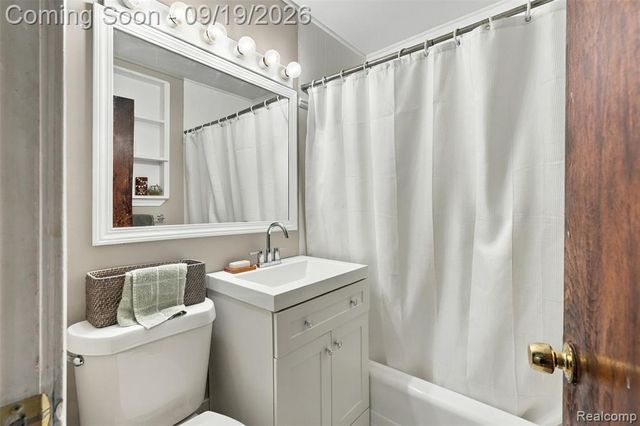 5250 Van Winkle Street, Brighton, MI 48116