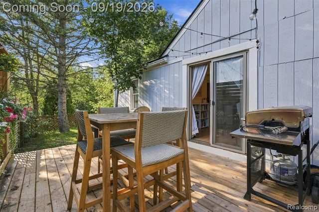 5250 Van Winkle Street, Brighton, MI 48116