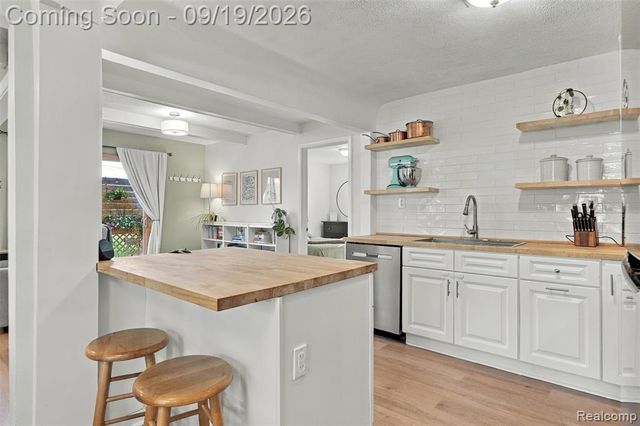 5250 Van Winkle Street, Brighton, MI 48116