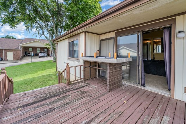 1053 Heritage Dr, Madison, TN 37115