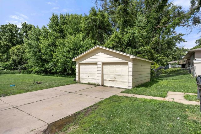 707 & 715 E Mckinley Avenue, Des Moines, IA 50315