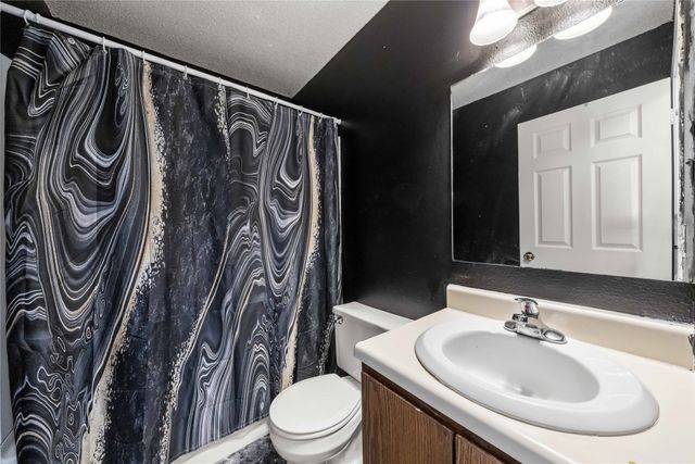 707 & 715 E Mckinley Avenue, Des Moines, IA 50315
