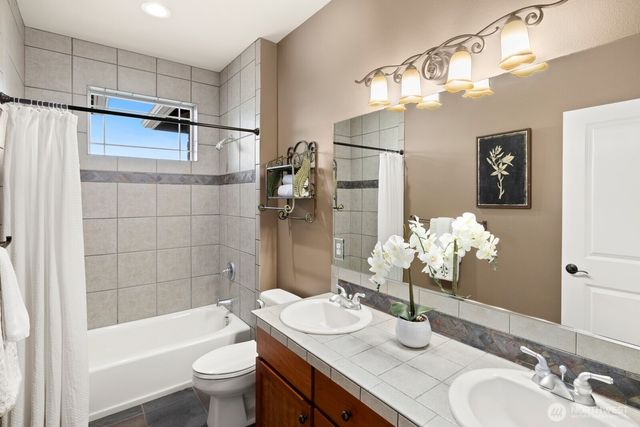 3010 219th Avenue E, Lake Tapps, WA 98391