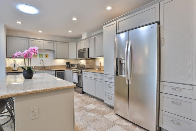 1421 Sunflower Circle N, Palm Springs, CA 92262