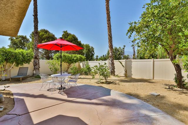 1421 Sunflower Circle N, Palm Springs, CA 92262