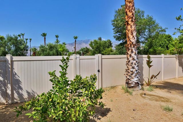 1421 Sunflower Circle N, Palm Springs, CA 92262