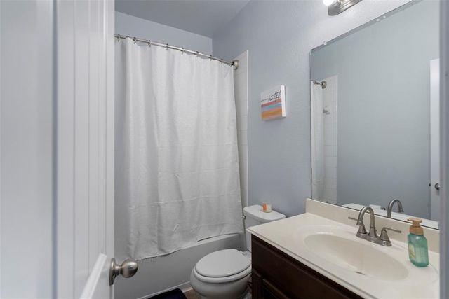 9412 Savannah Holly Drive, Houston, TX 77075