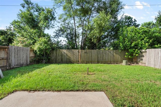 9412 Savannah Holly Drive, Houston, TX 77075