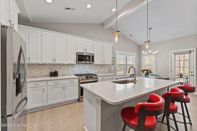 207 Rough Ridge Trail 13, Aberdeen, NC 28315