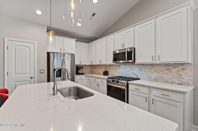 207 Rough Ridge Trail 13, Aberdeen, NC 28315