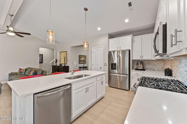 207 Rough Ridge Trail 13, Aberdeen, NC 28315