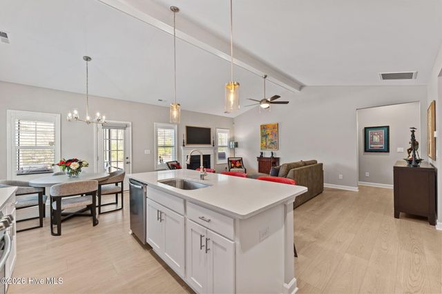 207 Rough Ridge Trail 13, Aberdeen, NC 28315