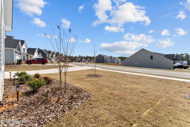 207 Rough Ridge Trail 13, Aberdeen, NC 28315