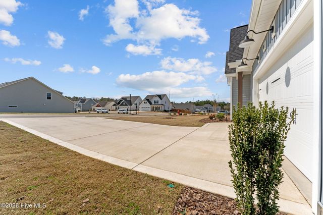 207 Rough Ridge Trail 13, Aberdeen, NC 28315