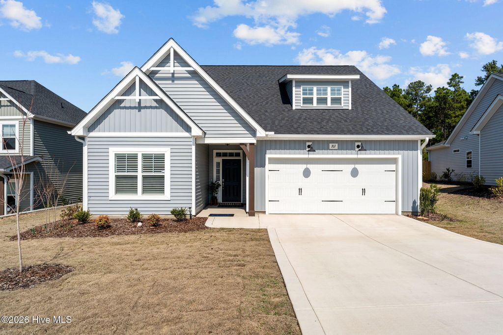207 Rough Ridge Trail 13, Aberdeen, NC 28315