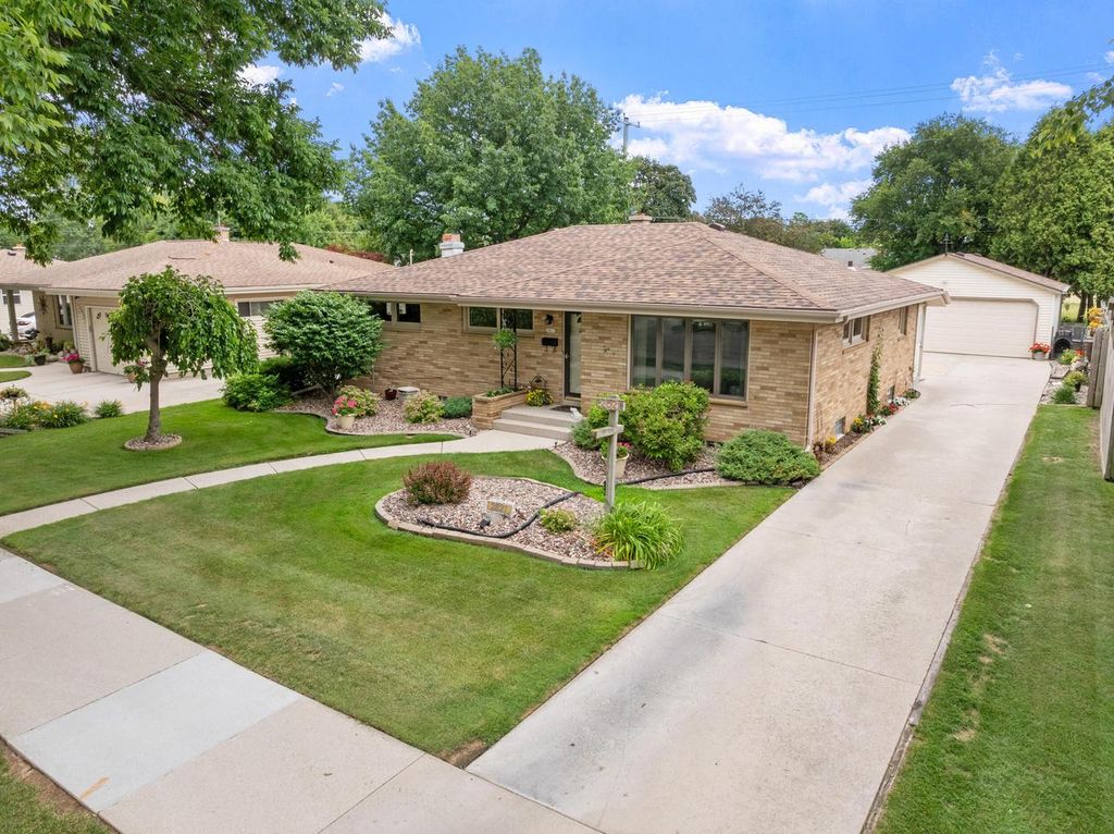 2821 S 18th STREET, Sheboygan, WI 53081