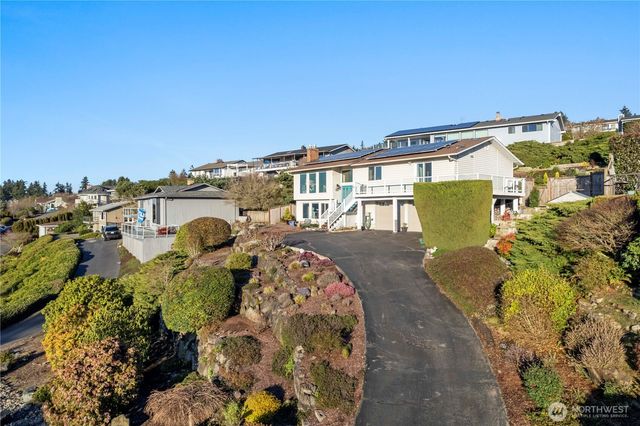 5737 Overlook Avenue NE, Tacoma, WA 98422