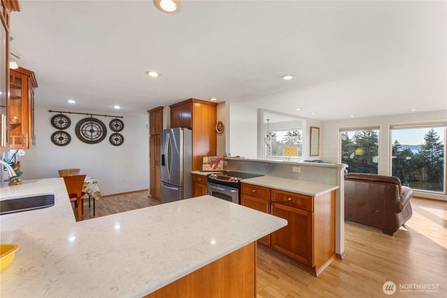 5737 Overlook Avenue NE, Tacoma, WA 98422