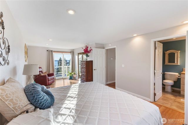 5737 Overlook Avenue NE, Tacoma, WA 98422