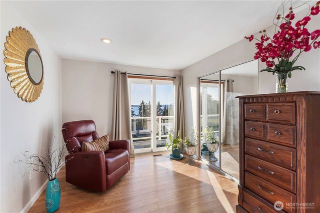 5737 Overlook Avenue NE, Tacoma, WA 98422