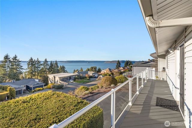 5737 Overlook Avenue NE, Tacoma, WA 98422