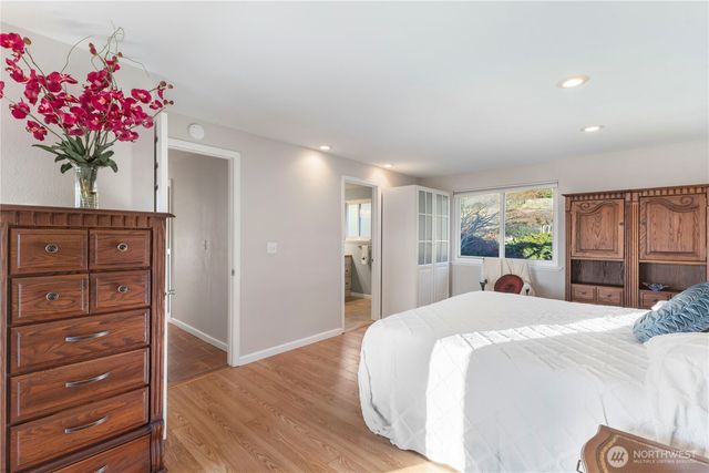 5737 Overlook Avenue NE, Tacoma, WA 98422