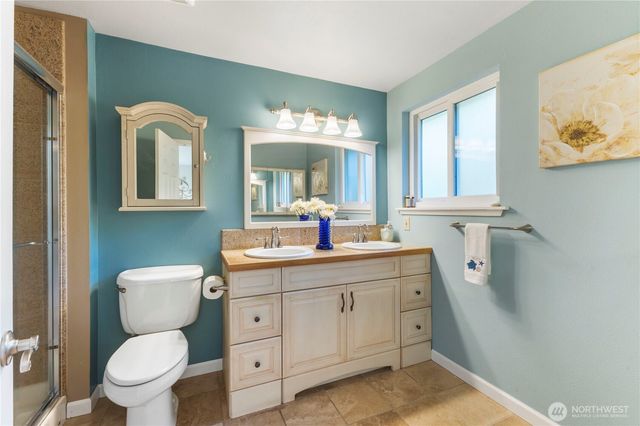 5737 Overlook Avenue NE, Tacoma, WA 98422