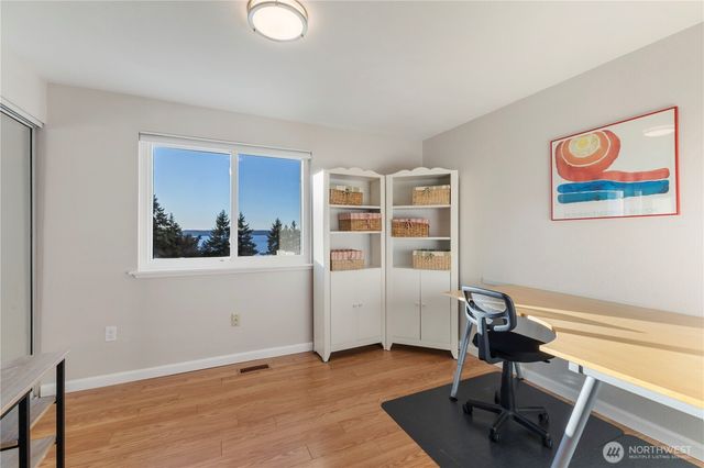 5737 Overlook Avenue NE, Tacoma, WA 98422