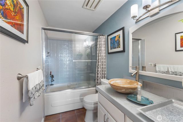 5737 Overlook Avenue NE, Tacoma, WA 98422