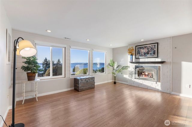 5737 Overlook Avenue NE, Tacoma, WA 98422