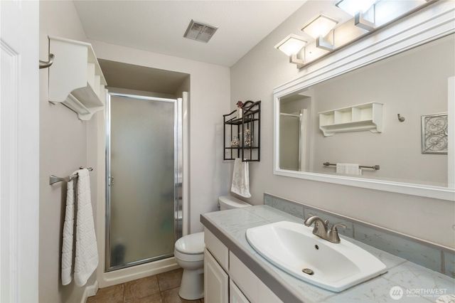 5737 Overlook Avenue NE, Tacoma, WA 98422