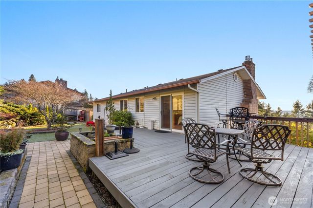 5737 Overlook Avenue NE, Tacoma, WA 98422