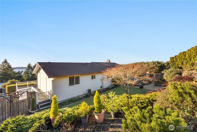 5737 Overlook Avenue NE, Tacoma, WA 98422