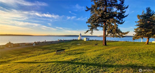 5737 Overlook Avenue NE, Tacoma, WA 98422