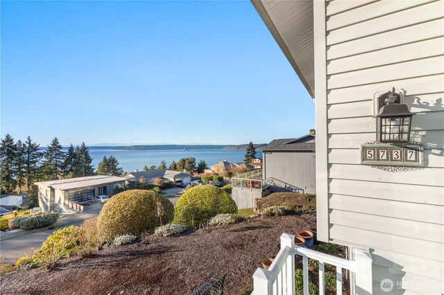 5737 Overlook Avenue NE, Tacoma, WA 98422