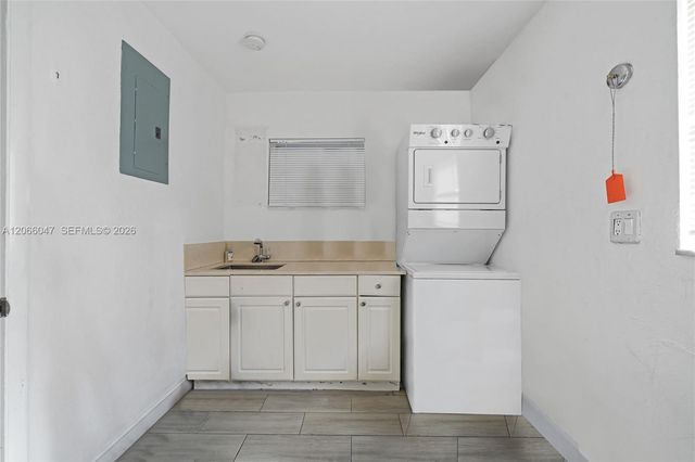 912 NE 9th Court, Pompano Beach, FL 33060