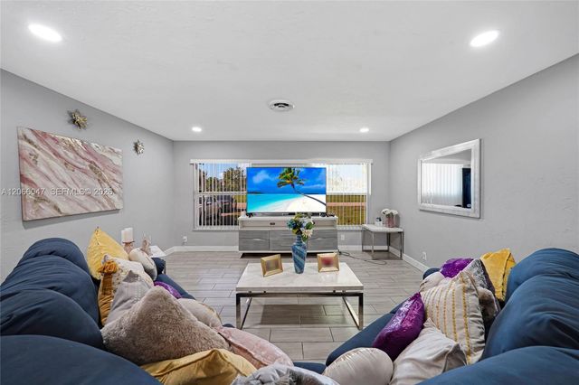 912 NE 9th Court, Pompano Beach, FL 33060