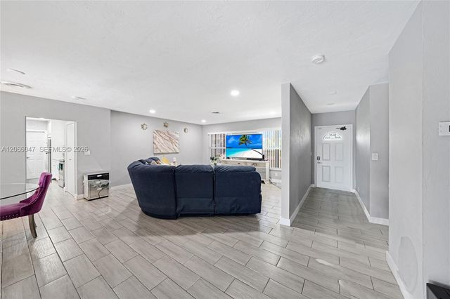912 NE 9th Court, Pompano Beach, FL 33060