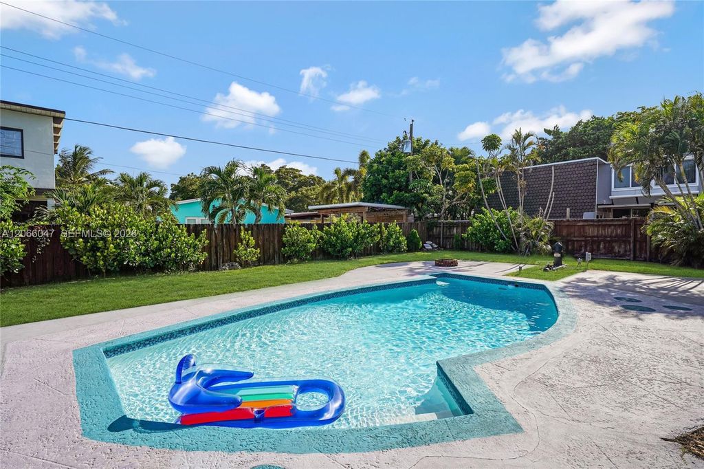 912 NE 9th Court, Pompano Beach, FL 33060