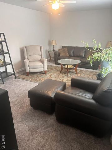 6805 Trois Court, Florissant, MO 63033