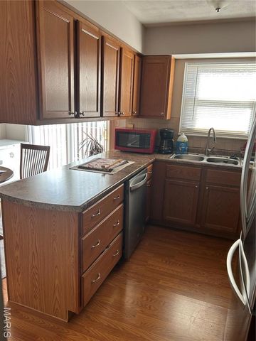 6805 Trois Court, Florissant, MO 63033